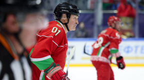 «Нешта ў галаве Лукашэнкі клініць, і кульгавы дыябетык пнецца паказаць, што можа ледзь не бегчы з маладымі»