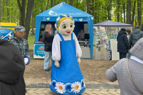 Куклы-космонавты, Аленушка, дети в камуфляжной форме МВД, шашлык и не только