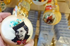 Временно закрылся магазин, в котором продавалась возмутившая пропагандистов елочная игрушка