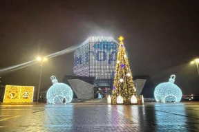 Як упрыгожаны Мінск да навагодніх свят: нацыянальная бібліятэка і іншыя кропкі